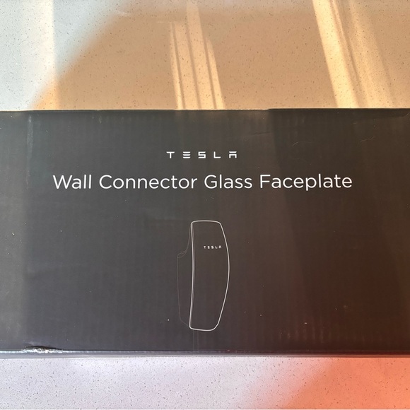 Tesla Faceplate White - Picture 4 of 5